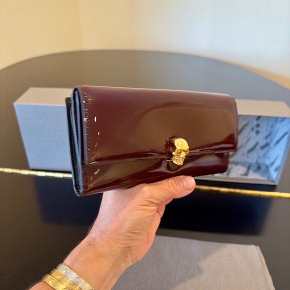 NWT Luxury RARE Chic Authentic Alexander McQueen Patent Leather Skull Wallet - Picture 5 of 17